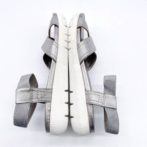 Naturalizer Womens 6.5W Lily Silver Metallic Leather Sandal Comfort Summer Beach - Picture 3 of 10